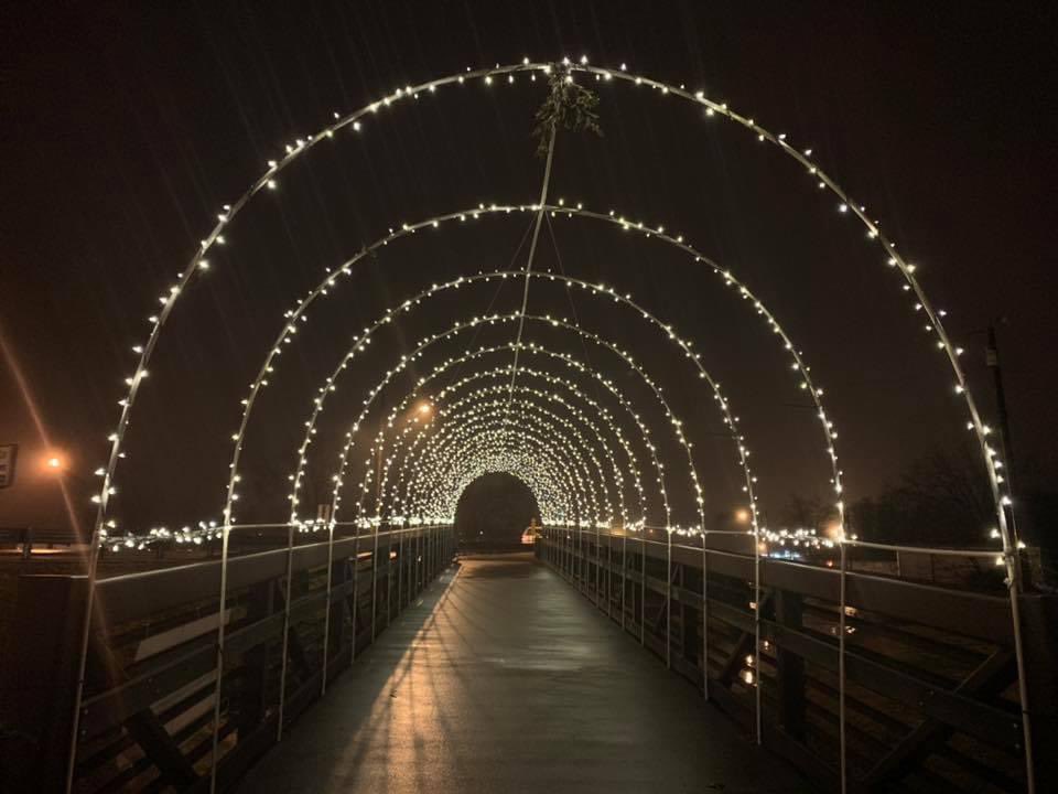 BeckyAdventure's tweet photo. Check out Marble Hill, MO @makersmark.  Our town is decorated by all volunteers with donated decorations or funds to pay for them.  Last year we built 20’ X 100’ lighted walk through arch &amp; 50+ displays in our park.  This year plans for more.  We ❤️Christmas. 
#MakeItRemarkable https://t.co/eVsQtdEyL6