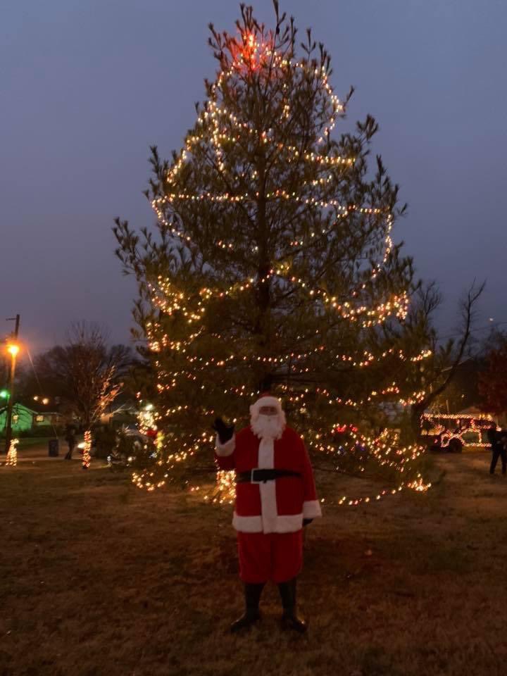 BeckyAdventure's tweet photo. Check out Marble Hill, MO @makersmark.  Our town is decorated by all volunteers with donated decorations or funds to pay for them.  Last year we built 20’ X 100’ lighted walk through arch &amp; 50+ displays in our park.  This year plans for more.  We ❤️Christmas. 
#MakeItRemarkable https://t.co/eVsQtdEyL6