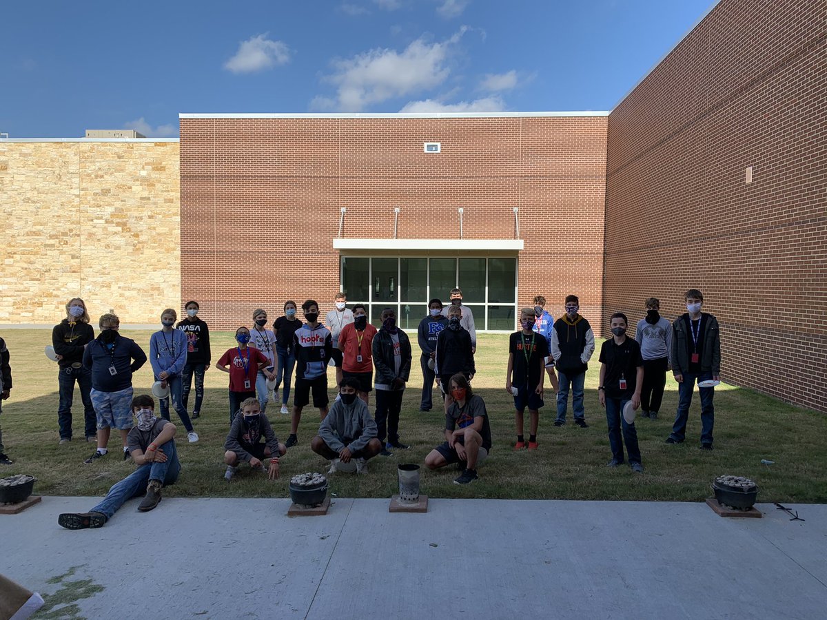 JasonMilholen's tweet photo. We finished up our Outdoor Ed. Cooking unit with some Cast Iron camp cooking. Not one pizza went to waste! @DieterichMS #misdproud https://t.co/RUy0S3QP17