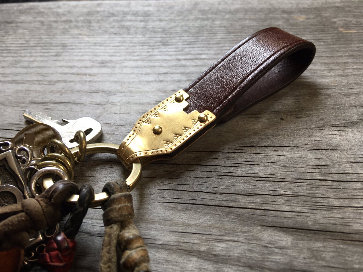 日本ヴァイキング協会 Japan Vikings Ulfberht Tokyoのショーさんから バルティックキーホルダーをいただきました とてもかっこいい ありがとうございます 手作業で金属板を切り出して模様を打った逸品 プレーンな面も良いですが ロゴの入った面も