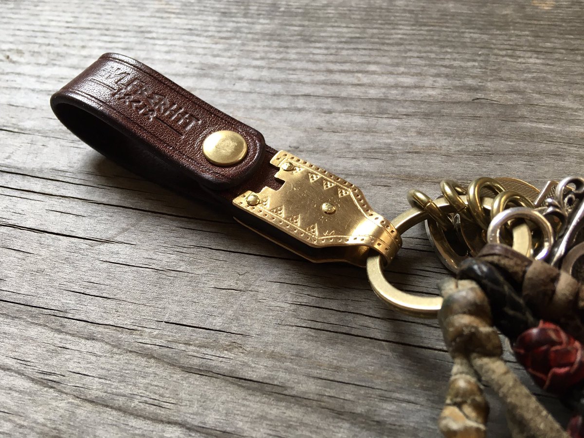 日本ヴァイキング協会 Japan Vikings Ulfberht Tokyoのショーさんから バルティックキーホルダーをいただきました とてもかっこいい ありがとうございます 手作業で金属板を切り出して模様を打った逸品 プレーンな面も良いですが ロゴの入った面も