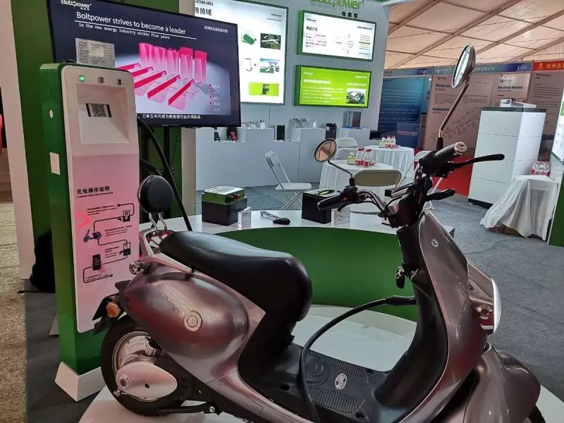 QingchenE's tweet photo. 6 mins super charging system
electric power battery
1. Safety 
2. Fully Charged Within 6 mins! 
3. Long Time Service 
    Battery Pack: 1200 cycles 
    Qick Charging Pile: 8 years
#powerbattery #motorcycle #Ebike #scooter https://t.co/4gbiX9HKDo