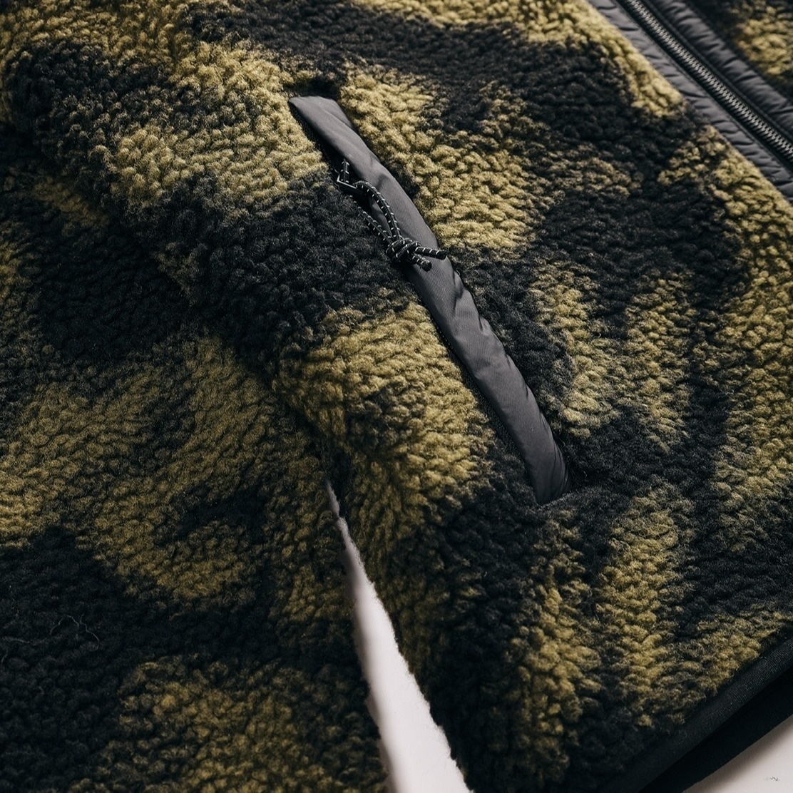 CopperfieldShop's tweet photo. Now you see me, now you don't! The new camouflage Prentis  jacket from @carharttwip  available online now https://t.co/BDTCzOICfZ