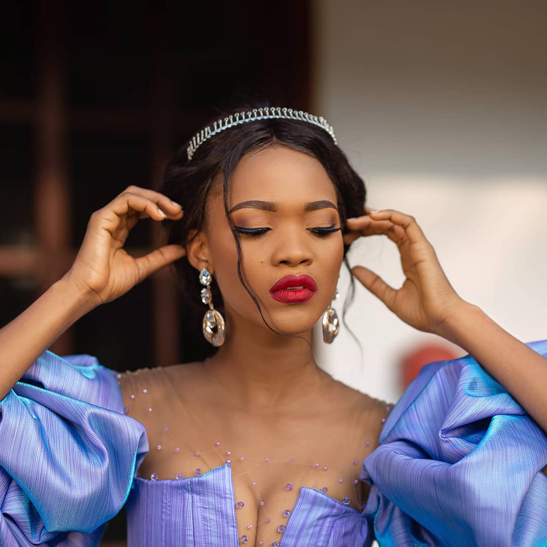 Ablade_Dromo's tweet photo. AURORA'S IMPECCABLE DREAM 

Meet Claudia...the king's sister

Written and directed by Nii Adjei Dromo for ABLADE DROMO.

#fashionfilm #royalty  #fashion #dinner #luxury #couture #hautecouture #dromo #deborah 

@bra_perucci @debonairafrik https://t.co/oiMaa68T90