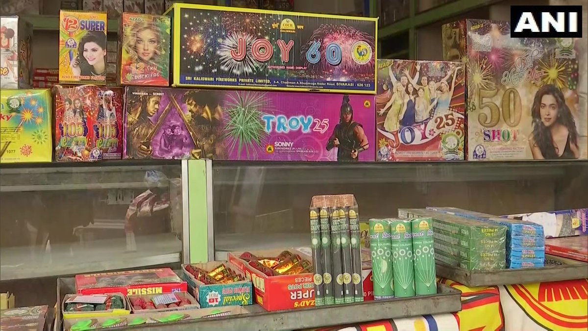 ANI's tweet photo. Vendors in Delhi request government to permit the sale of green crackers till Diwali.

“Due to the sudden ban, we have to face losses of approx Rs 15-20 lakhs. Earlier the govt said green cracker can be sold and gave us licence. We had already purchased the stock,” says a vendor. https://t.co/537FuRARMi