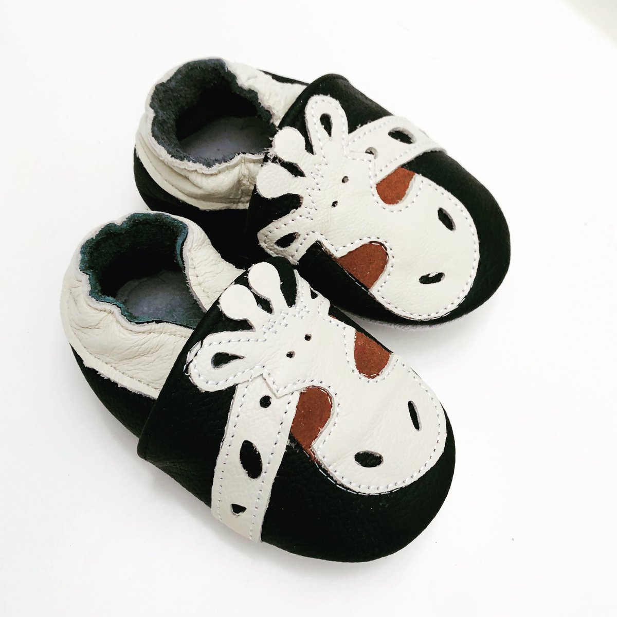 LittleShoos's tweet photo. Perfect little gift for your little baby only £10.99 https://t.co/lYzrQNekTX #baby #babyshoes #parents #gift https://t.co/EPNYAKdXvx