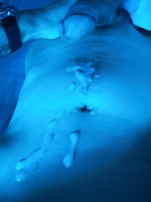 Saved up for a couple of days.
#horny #hornycock #erection #twink #bisexual #bicurious #gay #follow #veinycock