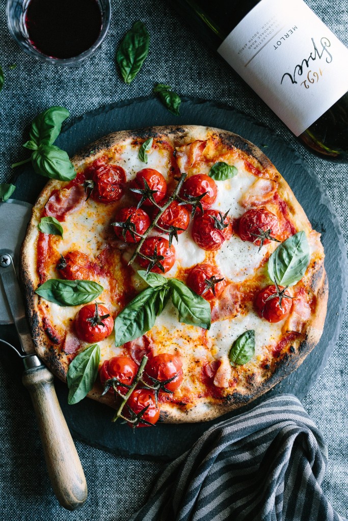 Maak je eigen pizza met geroosterde tomaat - heerlijk bij een merlot uit Zuid-Afrika zoals die van Spier Wine Farm : bit.ly/2J6S9AU
#pizza #zuidafrikaansewijn #spier #merlot