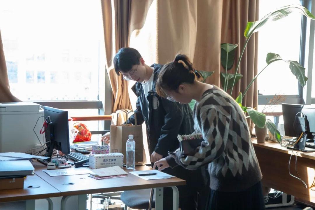 DaomingCo's tweet photo. Happy Birthday to my family.
#Daoming #dm https://t.co/tkUgLYMRdE