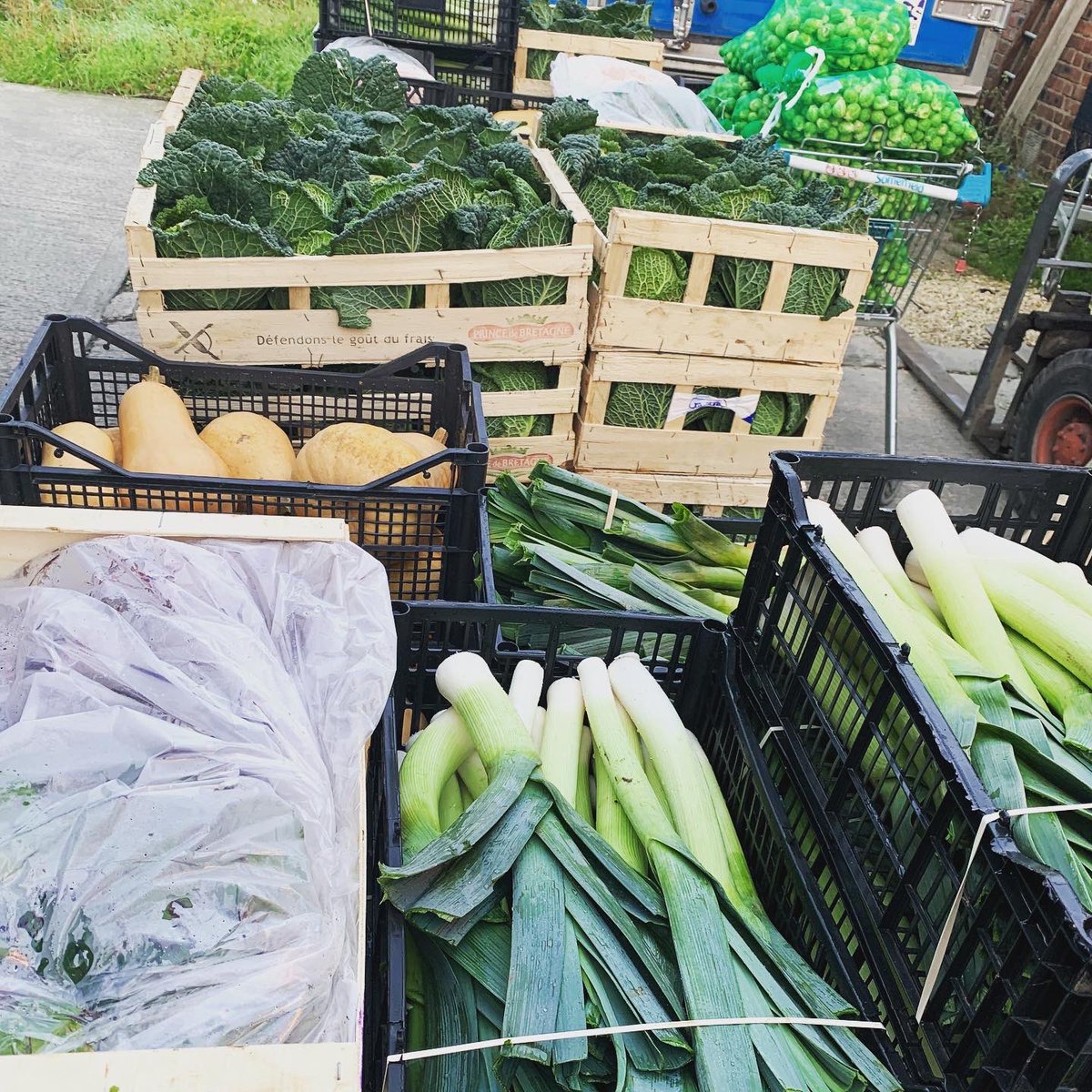 DJPERKSandSONS's tweet photo. Good morning
As lockdown II begins we remain open &amp; ready to support you across Gloucestershire &amp; the surrounding counties.
Our teams are working as hard as ever &amp; we are well stocked with lovely local &amp; British produce.
Stay safe and keep looking after each other by

 #lovelocal https://t.co/SqYqAHQQds