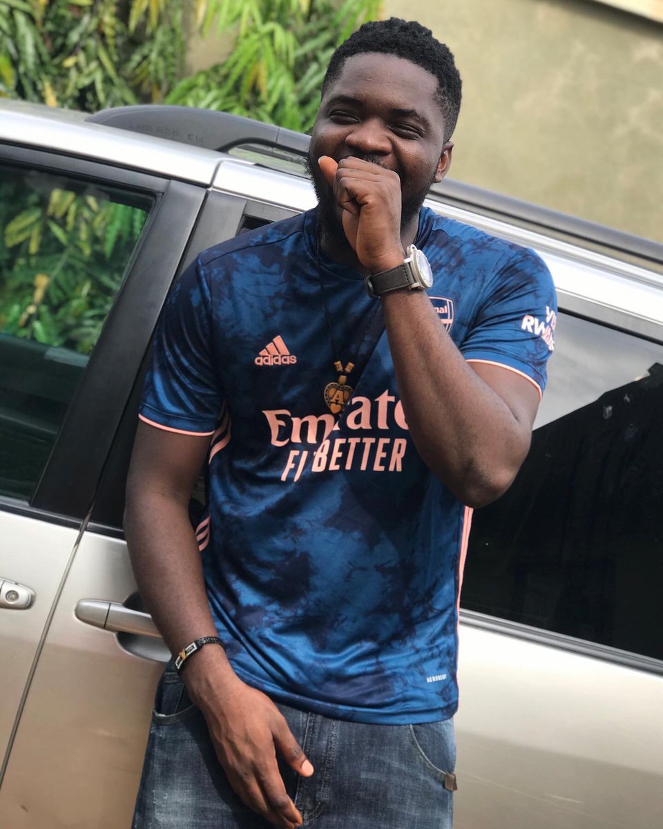 MOLOTI10's tweet photo. Itโs Friday... time to go make stories for Monday.
Someone point me to the nearest Bar ๐
Cause the only decision Iโm making today is #Bottle or #Glass๐ฅณ
Happy weekend Felaz.
#naijadj #dj #djweekend #weddingdj #djlifestyle #Starboy #BeholdAnewThing https://t.co/RmwSDPC5Ub
