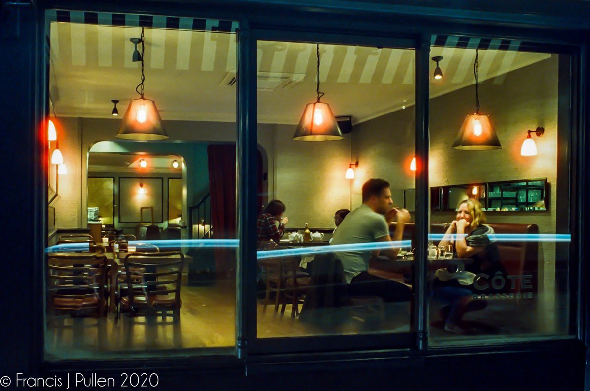 FrancisPullen's tweet photo. Another quartet from my 'Edward Hopper' inspired Nigh Shoot in central Cambridge
Olympus OM1n
Zuiko 28mm f3.5 lens
CineStill 800T film, first time use
@BelieveInFilm @PizzaExpress
#keepfilmlive #stilllshootfilm #edwardnhopper #cinestill800t #filmisnotdead #olympusOM1n #zuiko28mm https://t.co/eeKCGz8DcG