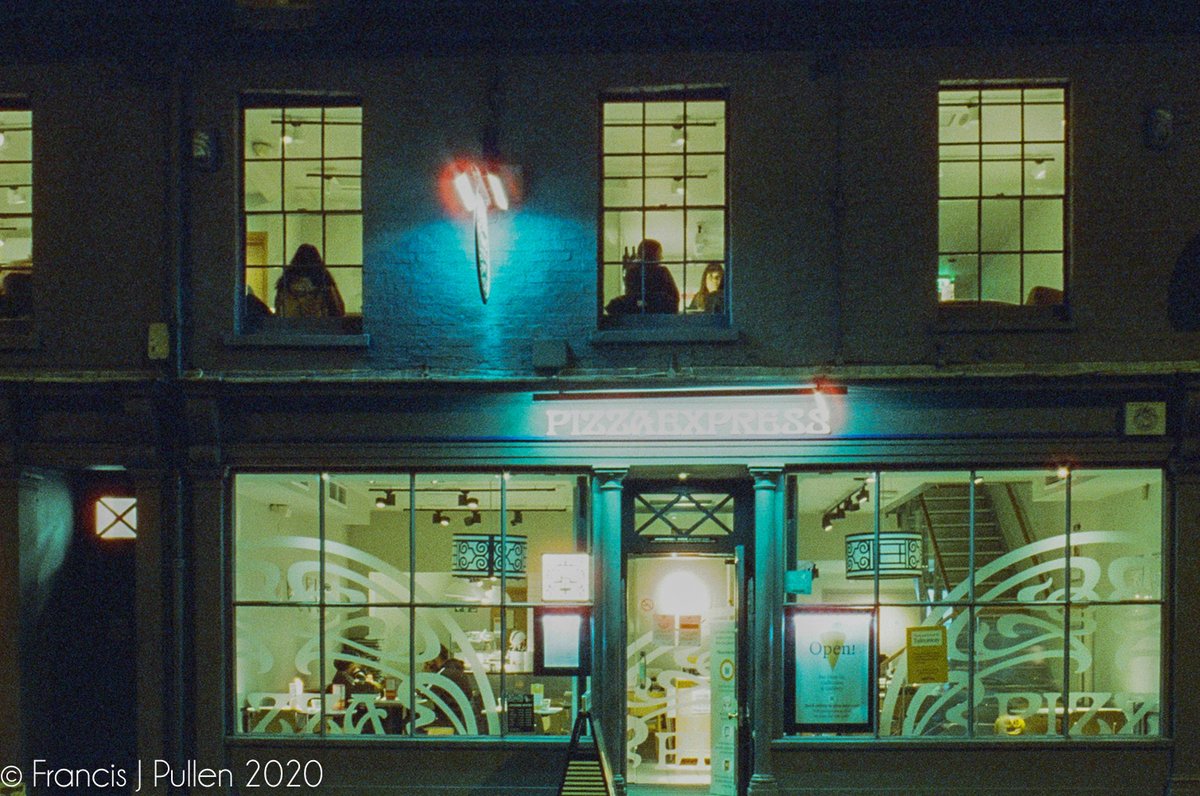 FrancisPullen's tweet photo. Another quartet from my 'Edward Hopper' inspired Nigh Shoot in central Cambridge
Olympus OM1n
Zuiko 28mm f3.5 lens
CineStill 800T film, first time use
@BelieveInFilm @PizzaExpress
#keepfilmlive #stilllshootfilm #edwardnhopper #cinestill800t #filmisnotdead #olympusOM1n #zuiko28mm https://t.co/eeKCGz8DcG