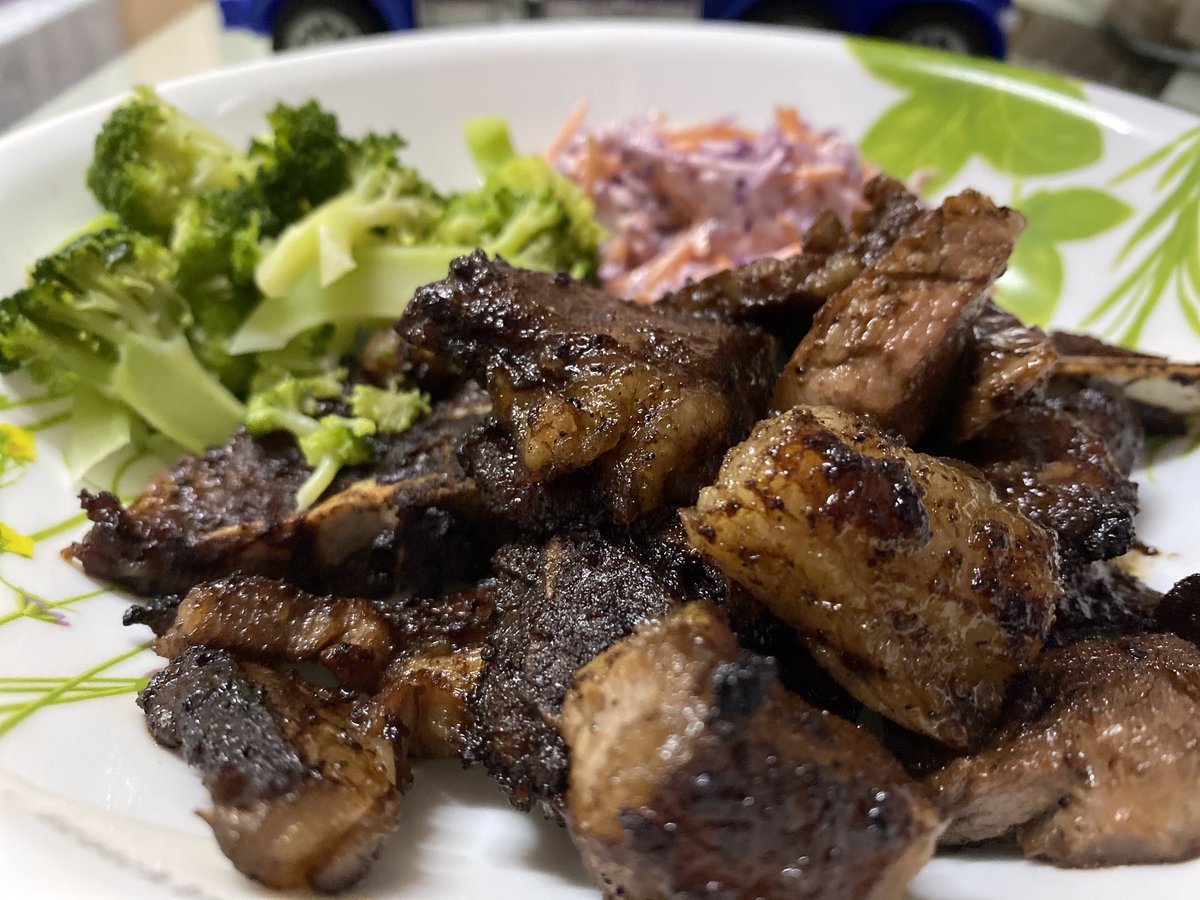 kelimerah's tweet photo. @khairulaming Salam dan hai 👋 , saya jual kambing perap. Sekilo RM48 free COD utk warga selayang dan gombak 🤗 https://t.co/7Io9gz6GNT