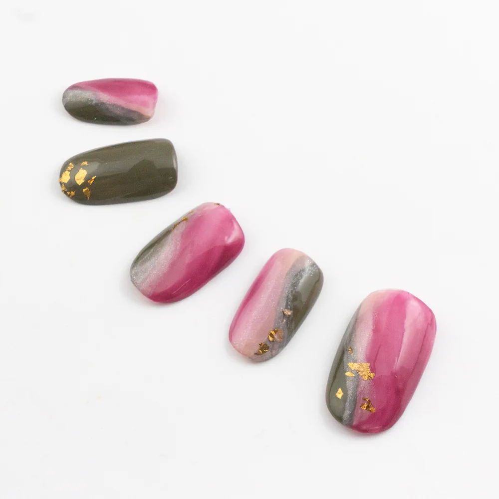 四季彩まといネイル「みついちご」「風花に舞う」「深蒸し茶」の3色セットがあたるキャンペーン中。