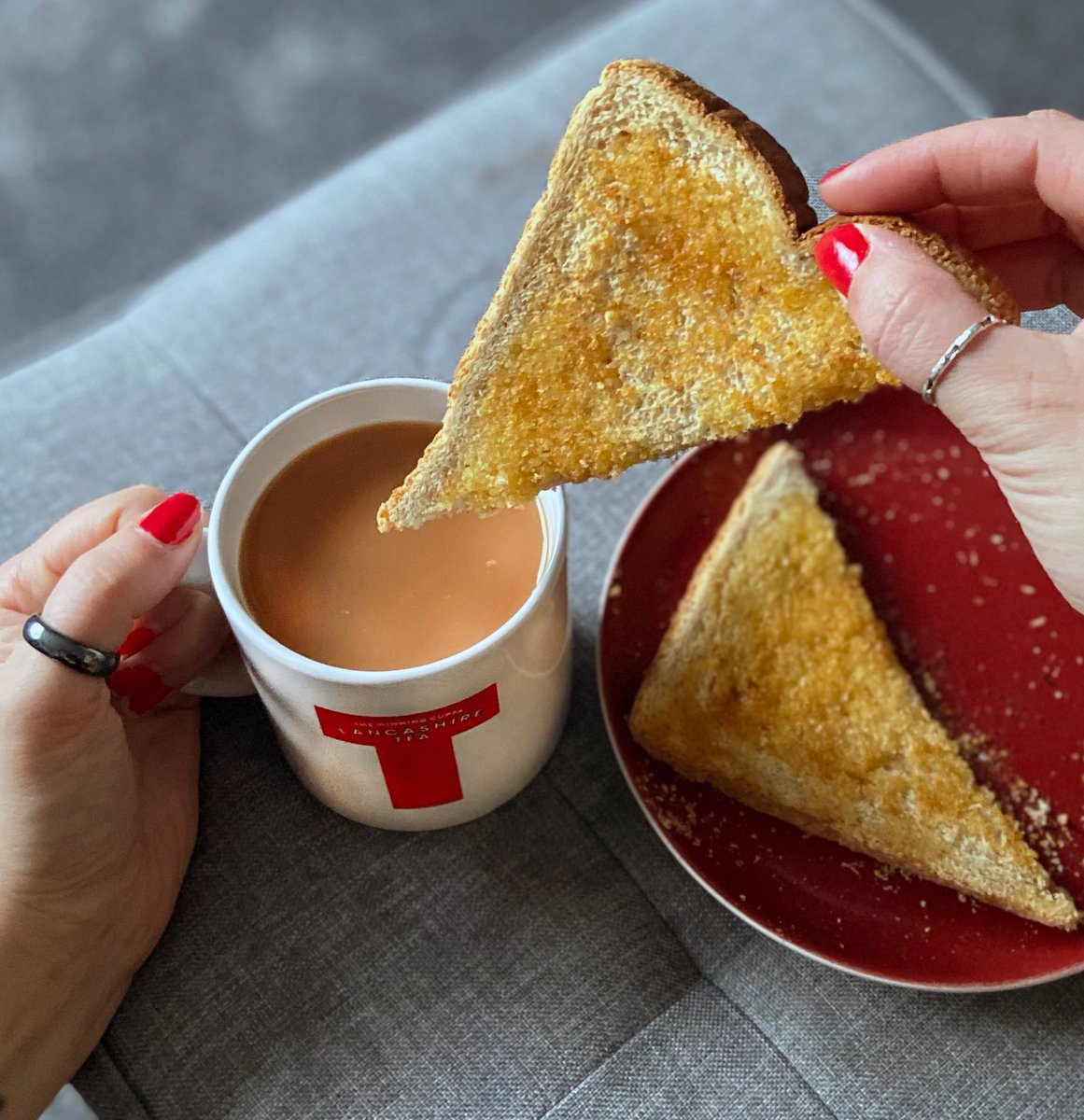 Lancashire Tea tweet media