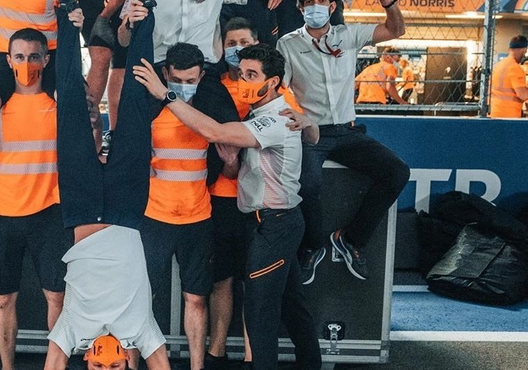 Jon knowing Lando would've fell of he didn't hold his leg at Sochi: