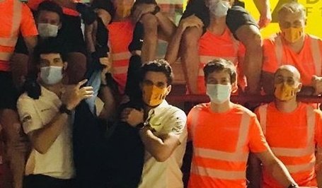 Jon literally holding Lando for dear life at Mugello: