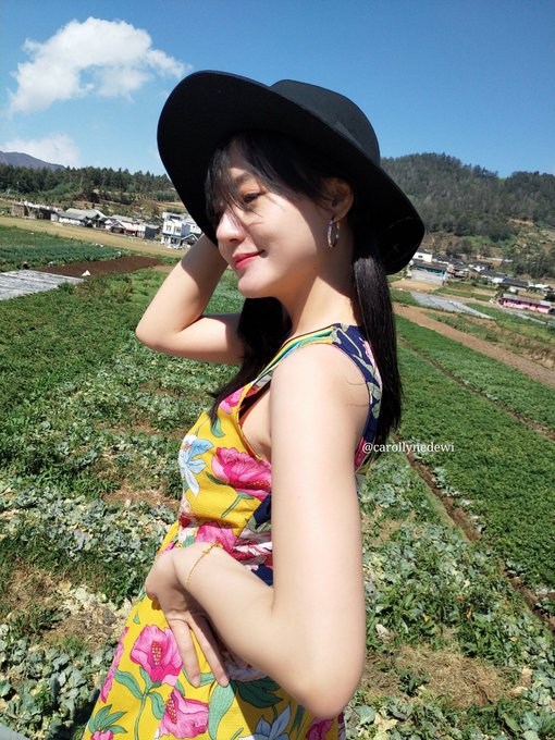 SwaramudaBDG's tweet photo. #26TahunSWRadio #41TahunSMAPGRILembang 
#RequestDay 

Np:@CarollyneDewi #WBK  &amp; @FametaAttar X #EnggarP  &amp; @Mawar_Eva 
cc:@jalankarmel114 @LembangJadul #bitiviMusic @sumbaga  @afrecords_id @TrinityOptimaP 
Listen Click Here : https://t.co/UPybTWhWhR https://t.co/8KUWCs49Kh
