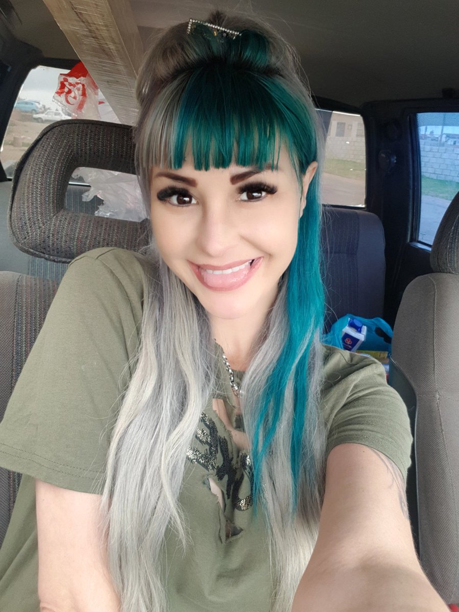 AwkwardCin's tweet photo. Bob the builder....
What a week😑
#friday #fridayvibes #awkwardunicorn #AWKWARDUNICORNMOOD #selfie #me #plain #instagood #instagrammodels  #instadaily  #instgrammodel  #tatooideas  #tatoogirls #tatoomodel #ink #inkmodels #inkart @instagram @tiktok @tiktok_southafrica https://t.co/lKzxKq9ioe