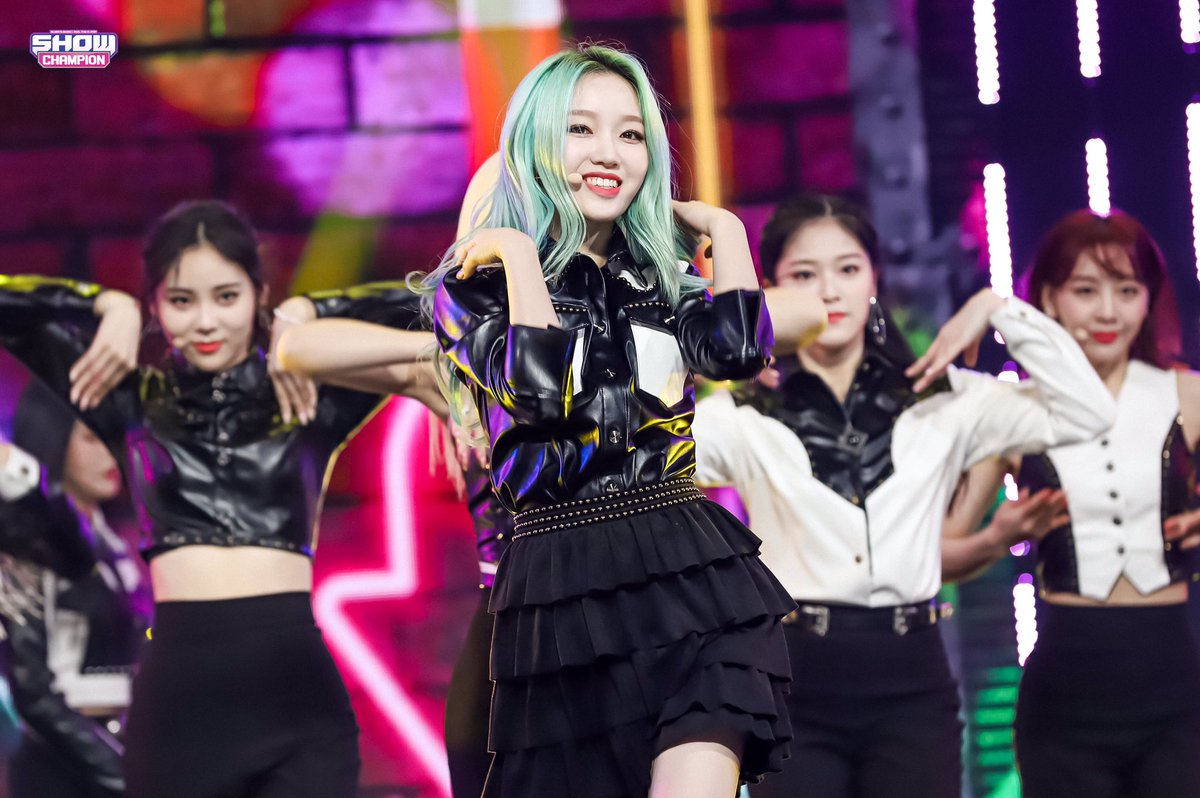 Gowon_TH's tweet photo. [📷] ภาพของน้องโกวอนจากการแสดงในรายการ Show Champion🏆 ครับ✨🦋💚 
⠀
#이달의소녀 #고원 #LOONA #GoWon #Midnight #Why_Not https://t.co/2sX1nQmzdx