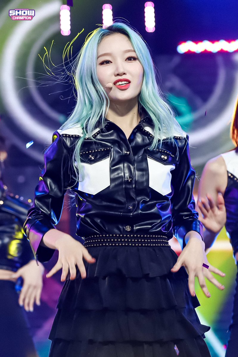 Gowon_TH's tweet photo. [📷] ภาพของน้องโกวอนจากการแสดงในรายการ Show Champion ครับ✨🦋💚 
⠀
#이달의소녀 #고원 #LOONA #GoWon #Midnight #Why_Not https://t.co/iYp1lFir0t