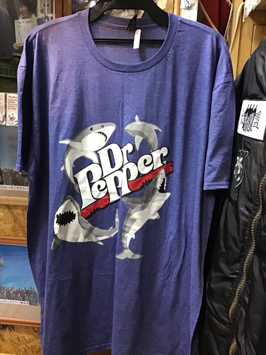 サメtシャツ