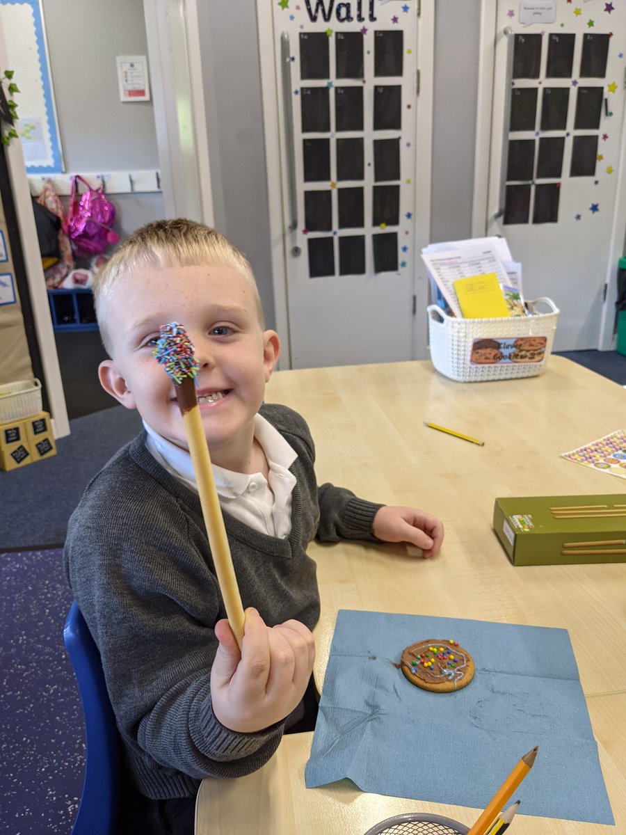 Windmill2JP's tweet photo. Firework cookies, edible sparklers, building rockets and creating collages....we had such a fun morning! #MusicFederation https://t.co/FKllUdTbs3