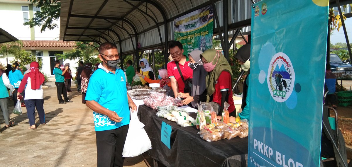 pkkpblora's tweet photo. Yuk Ramaikan Setiap Hari Jumat pagi "Pasar Tani" yang berlokasi di Halaman parkir Gedung @koncotaniblora, "Harga Terjangkau, Mendekatkan Petani dengan Pembeli"

@ganjarpranowo
@Sinoeng69 https://t.co/O3QVkzL8IW