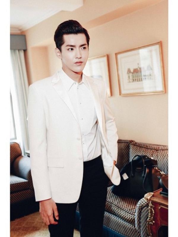 zadiaulia1's tweet photo. Happy Birthday Kris Wu🥳🥳🥳 https://t.co/v4GULH3cej
