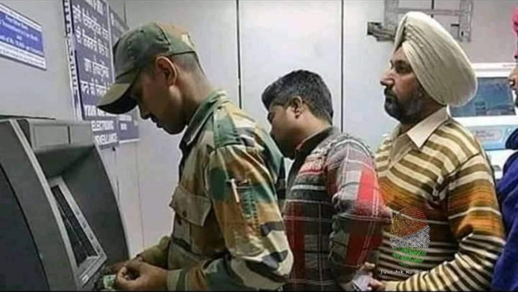 एटीएम गार्ड ने फ़ौजी से पूँछा : रोज़ १००₹ क्यों निकलते हो एक बार में ही क्यों नही निकालते ?
फ़ौजी ने जबाब दिया : मेरा खाता पत्नी के फ़ोन न० से लिंक है,इससे रोज़ उसको संदेश जाता है और उसको तसल्ली हो जाती है कि मैं ज़िंदा हूँ।
#RespectOurArmyMens