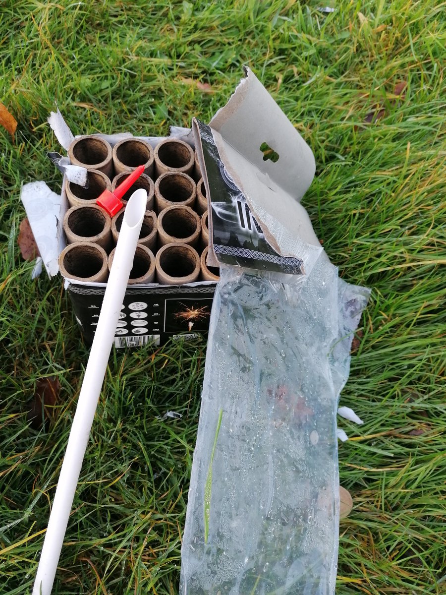 No plastics left behind! ♻️💥💚⁣
⁣
If you see any plastic left in public places after bonfire night, try to help the local environment by picking up what you can and responsibly discarding it 🙌 ⁣