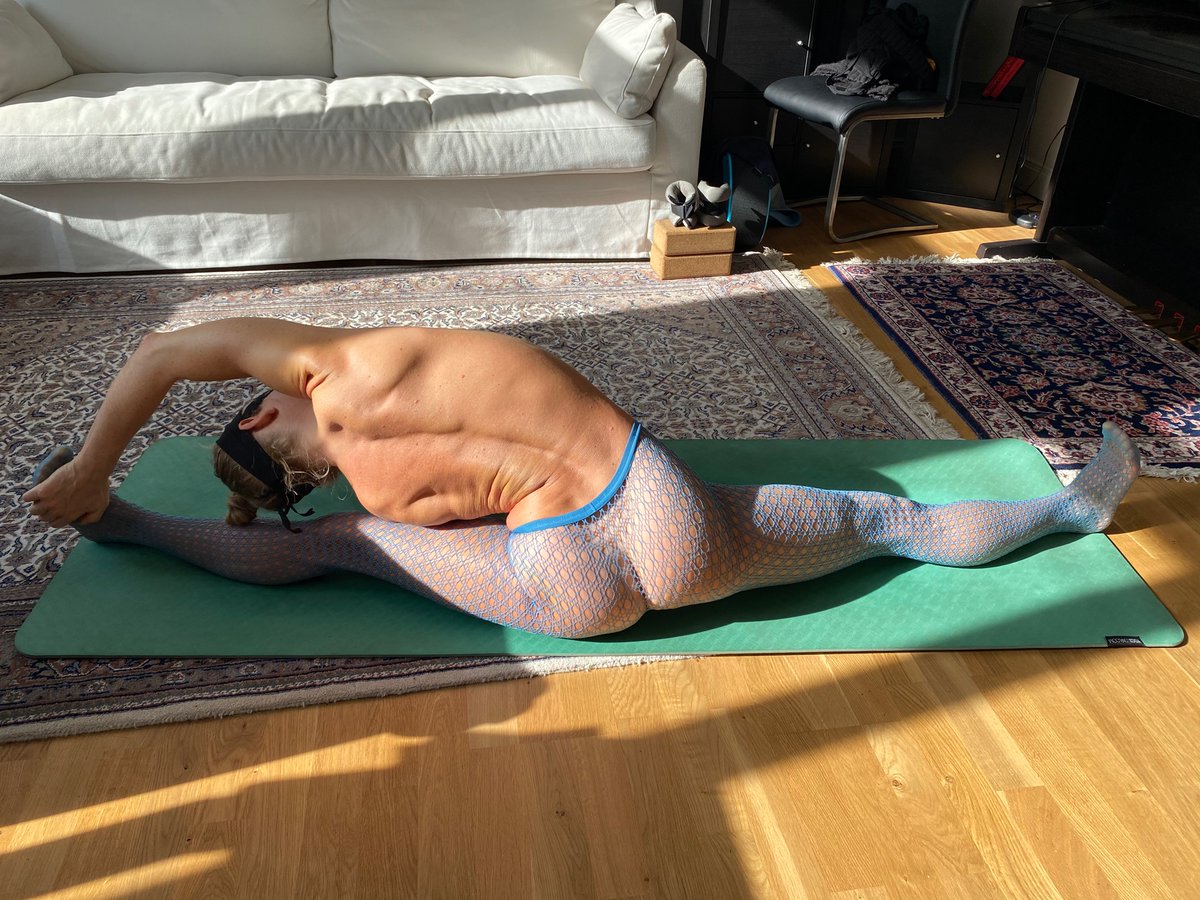 Emma_Malleable's tweet photo. “Beyond the rightness or wrongness of things there is a field, I’ll meet you there”-Rumi #friday #weekend #fridaystretch #bendy #stretchy #flexible #flexibility #bareback #rearview #netstockings #glutes #legs #feet #eaglearms #legsplits #ibendsoidontbreak #fitbabes #yogabooty https://t.co/fFwGmOIJ8k