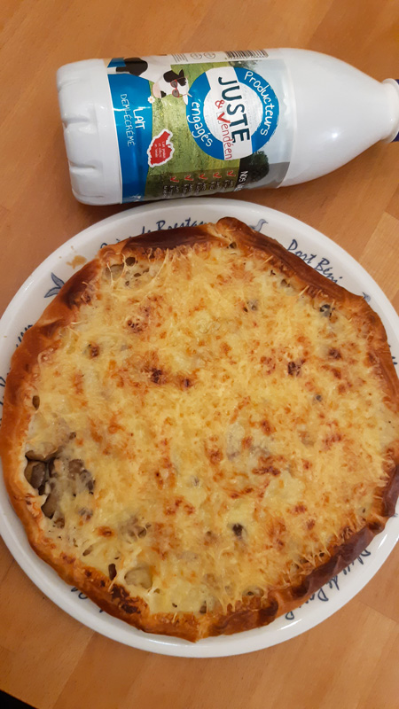 JusteEtVendeen's tweet photo. C'est #JusteBon 👩🍳👨🍳
Mmmmh, vous sentez cette odeur?
L'odeur des bons champignons qui sont dans notre tarte...
#JusteEtVendeen
Prenez soin de vous 😘
Retrouvez toutes les recettes de la marque Juste ici ▶️ https://t.co/lLsznSFx4q https://t.co/pOOt0xTFex