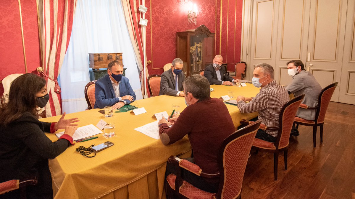 Esta mañana hemos presentado el proyecto de presupuesto elaborado por <a href="/lariojaorg/">Gobierno de La Rioja</a> de para 2021 que marcan como prioridad:

✅ La protección sanitaria y social de quienes peor lo están pasando.

✅ La protección del tejido productivo y la recuperación económica de la región.