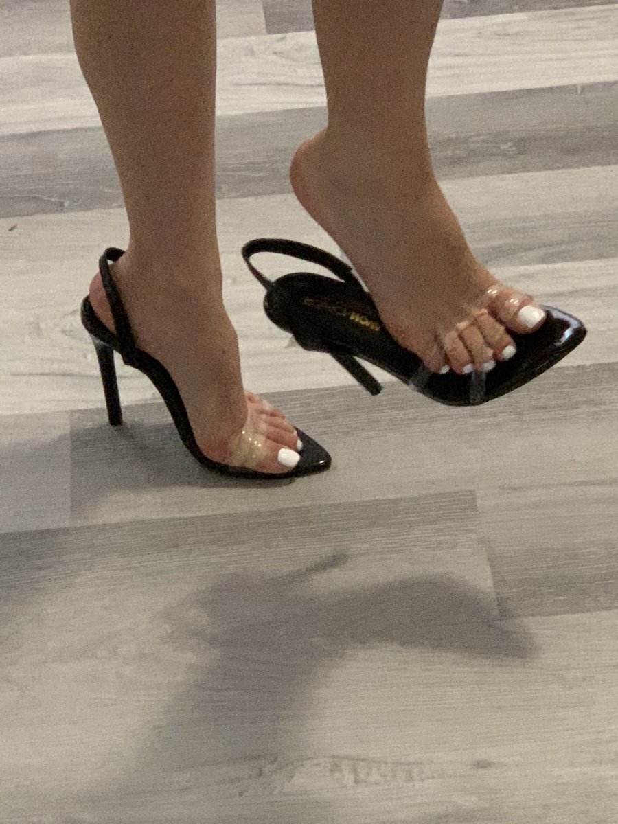 1_FindomGoddess's tweet photo. Barely hanging on 😏  #feet #FeetTwitter #feetlovers #whitetoes #heels #sexy #worship #findom #onlyfans #curvy #blonde #blondie #sexyblonde #worship #feetnation #prettyfeet #feetpicsforsale #feetfetish #blondebabe #softfeet #feetnation #paypig #buyingcontent #worshipme #sexyfeet https://t.co/gHU4TgTN4Y