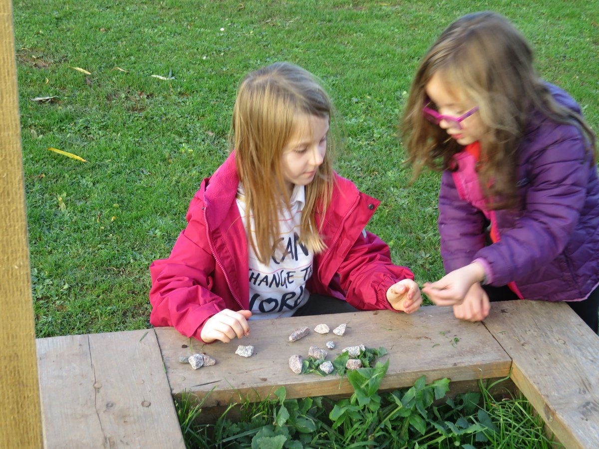 lamlashprimary's tweet photo. After a beach trip in the morning with the whole school, P1/2 spent more time outside in the afternoon as part of #OutdoorClassroomDay yesterday. We read 'The Girl with the Bird's Nest Hair' and created pictures of her and her hair! #outdoorlearning #literacyoutside https://t.co/zj6nyLQG1w
