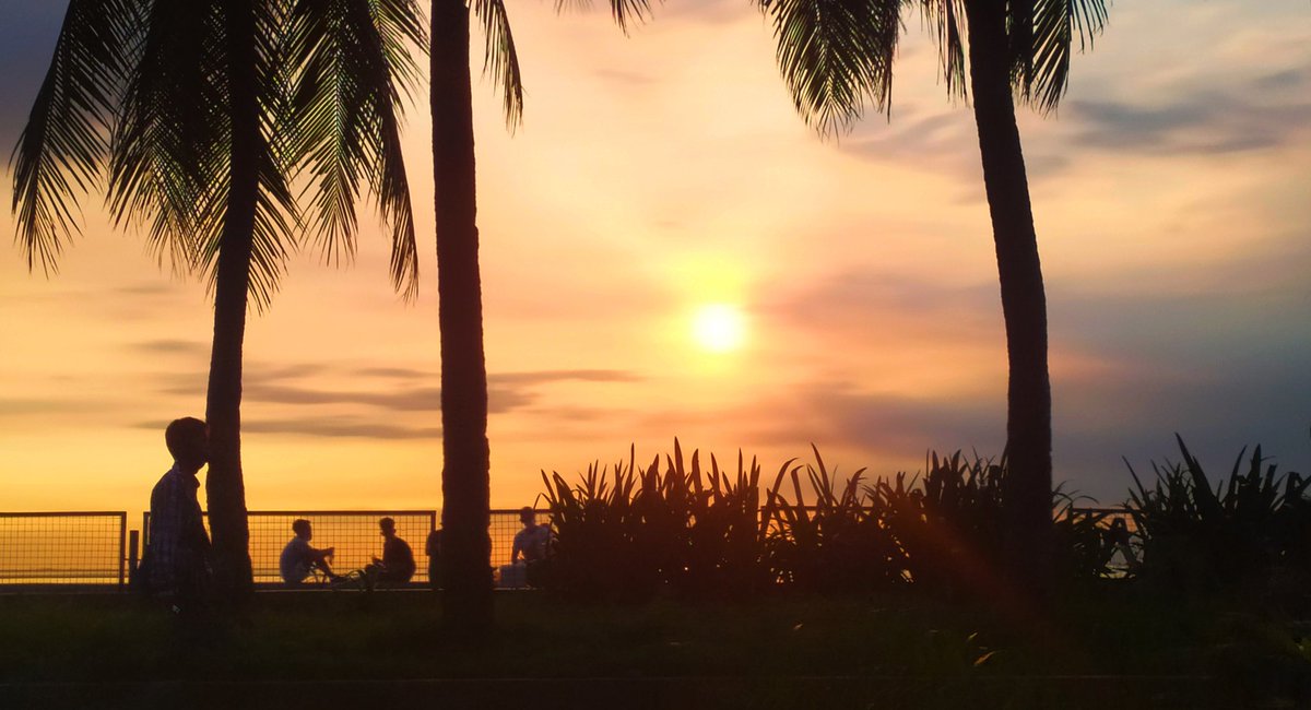 nasugbu_ph's tweet photo. Manila Bay
5:00pm; Nov. 06,2020
#Sunset
#WorldsFamous https://t.co/qmMu2C7NJs