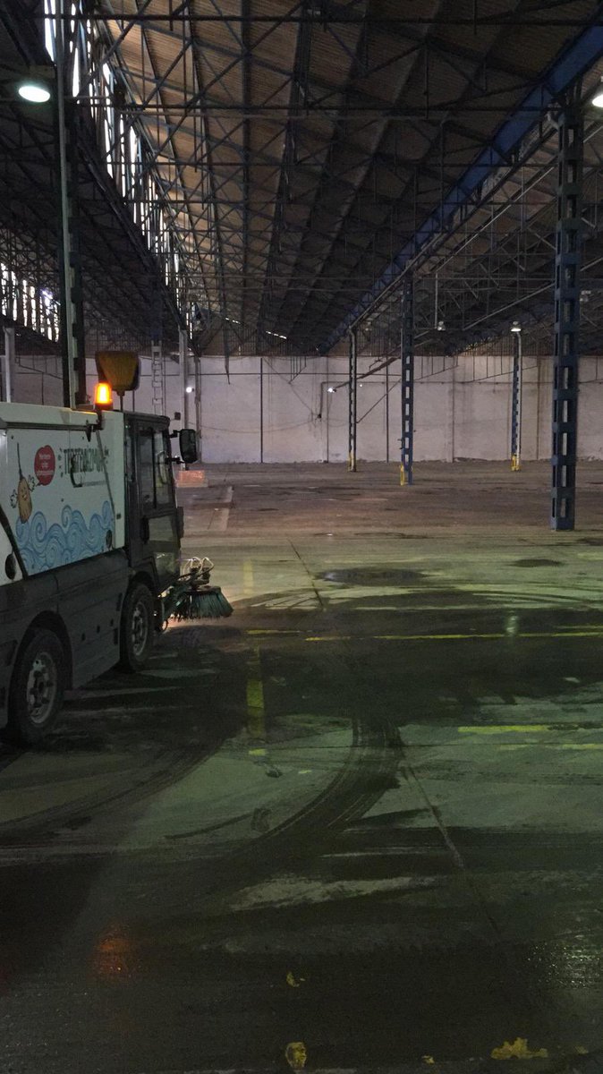 Kıymetli İzmirliler;
Deprem nedeniyle yıkılan ya da hasarlı binalardan çıkan eşyalarınızı, Işıkkent 7086 Sokak'taki ESHOT Kapalı Garajı'nda ücretsiz olarak depolayabilirsiniz. 
İrtibat telefonları: (0232) 293 5701 - 293 5702 #BizVarız