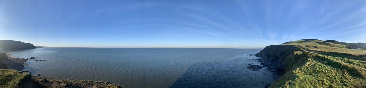 PhillipsLeyton's tweet photo. Stunning day for a walk this morning #CardiganBay https://t.co/RgIdEX8MRu