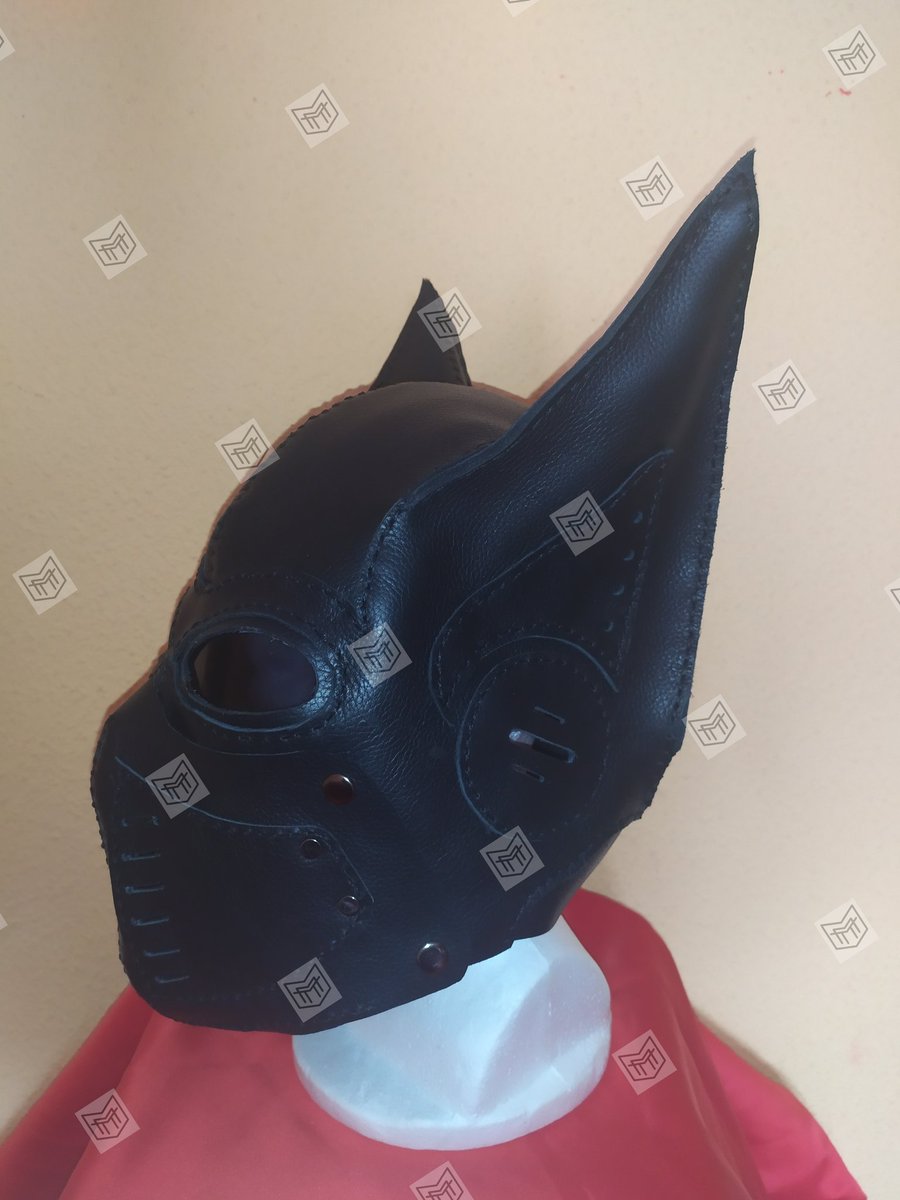 MascarasMm's tweet photo. #Mascara casco de Batman en #cuero negro, cosido y remachado a mano. Cubre bocas extraíble. #artesanía #artesanal #ʜᴇᴄʜᴏᴀᴍᴀɴᴏ https://t.co/iV6sVBlpx3