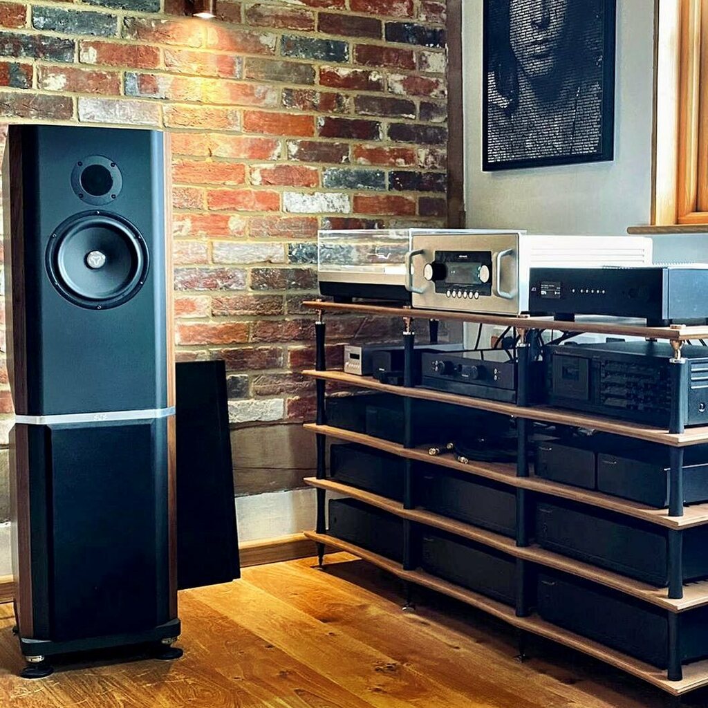 AudioVenue's tweet photo. Audio Research REF6 SE at customers house on home demonstration. #homedemonstration #hometrial #dcs #dcsbartok #kudos #kudosspeakers #quadraspire #exposure #technics #brinkman #nakamichi #buyhifi #hifi #hifilockdown #audioresearch #Ref6se #audioresearc… https://t.co/FkQ5MlgXhk https://t.co/RM5Tlyz3SH