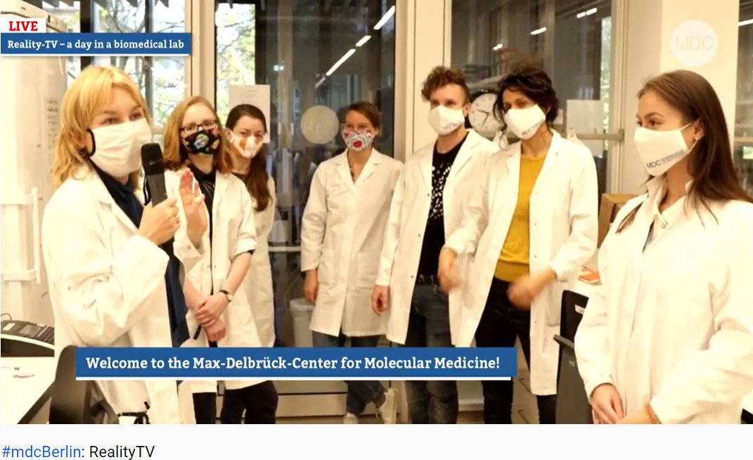 zozi_ingram's tweet photo. Introducing the moderators of Reality-TV – a day in a biomedical lab https://t.co/lIIdbIkJgL #BerlinScienceWeek #LabLife #aDayInTheLab #SciComm #mdcBerlin #CelebrateScience https://t.co/bDnqUbPXh9