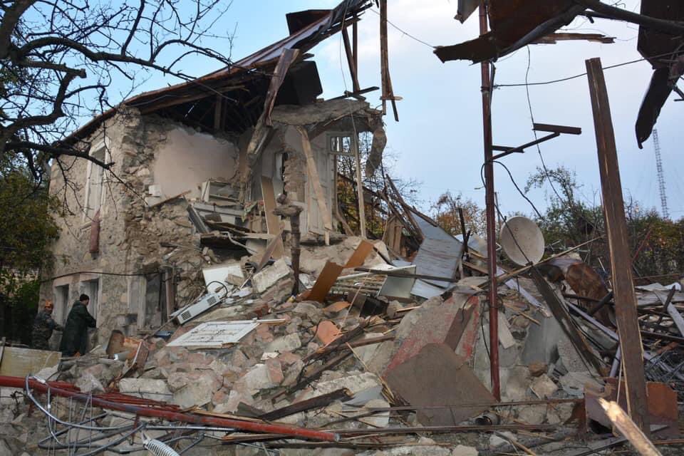 BakoyanRustam's tweet photo. 3 civilians died in #Stepanakert at night after the rocket attack. #Azerbaijan continues targeting Armenian peaceful civilian settlements, shelling cities! 

#StopAzerbaijaniAggression 
#StopAzeriWarCrimes https://t.co/Gedd2cBkNg