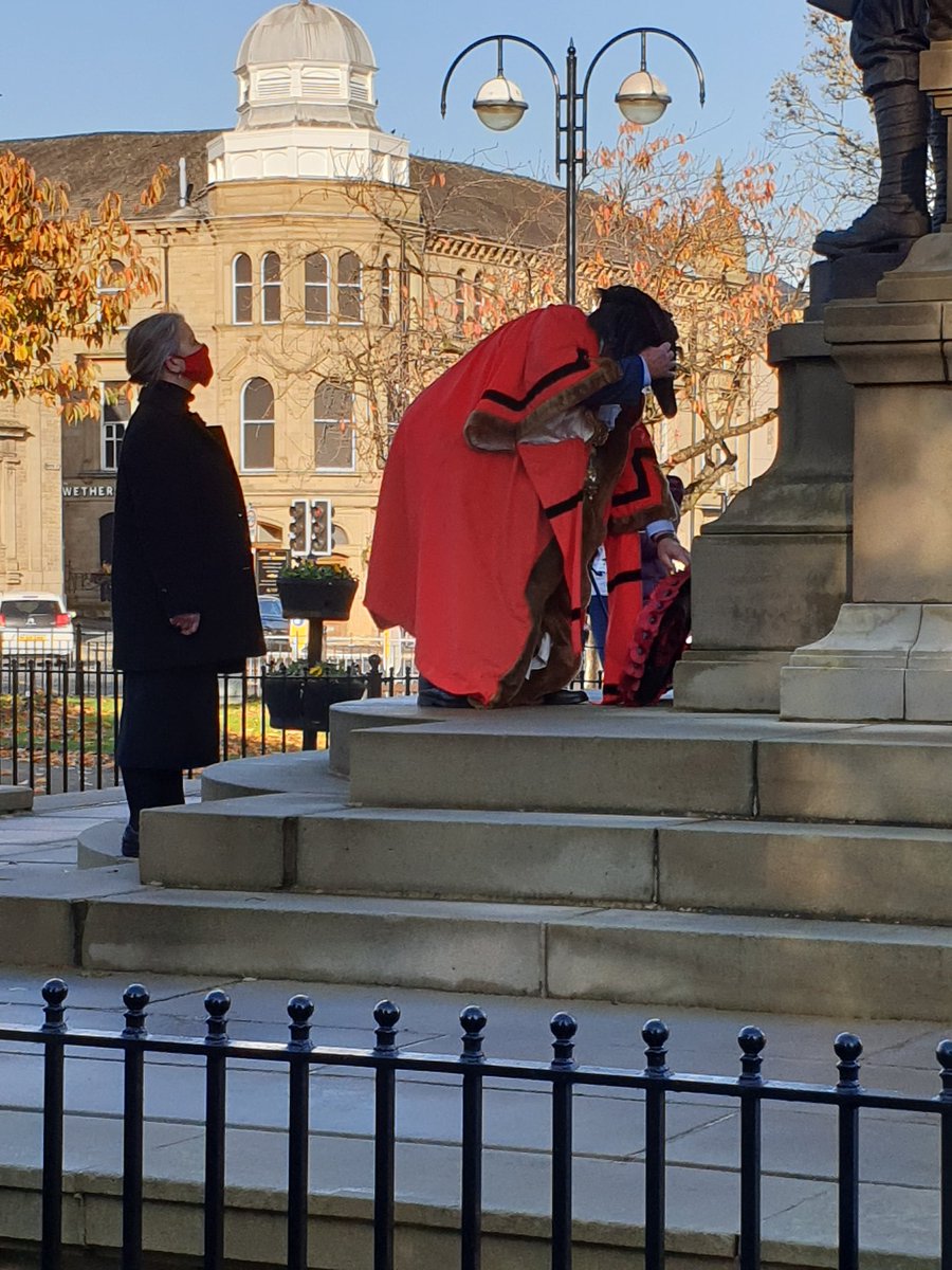 Laying our poppy wreath and remembering all those who have been affected by war. We even met the Town Mayor.