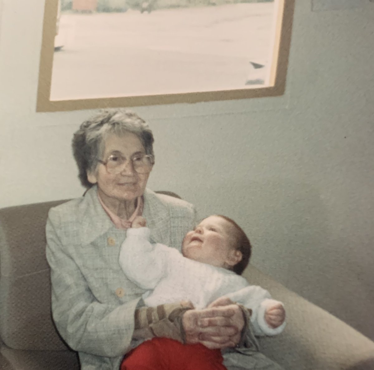 KerryKez7's tweet photo. Happy birthday Nana, hope your kids are giving you the best day in heaven #RIP #LoveYouMissYou #mufc #Ireland #AuniteMargaret #UncleCon #UncleTim #Mum 🎂❤️😇🎈🇮🇪😇😇😇😇 https://t.co/xMqqHpqAMR