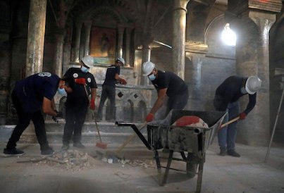 Don_Lazzara's tweet photo. #Iraq. Un gesto significativo. Alcuni giovani musulmani di #Mousul hanno ripulito la Chiesa Siriaco-Cattolica di San Tommaso, devastata dai terroristi dell'Isis, in vista del ritorno dei cristiani nel centro storico della città. https://t.co/qwVo7AItkS