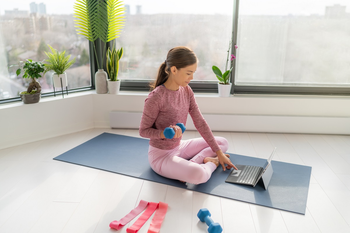 CoatsGroup's tweet photo. Who else has traded the office attire for comfortable activewear while working from home this year? Read about the rise of activewear sales in 2020 here: https://t.co/VNnQaoUy2w
#CoatsKnowsThread #Activewear #Athleisure #DressToImpress https://t.co/Cttt1SGgDJ