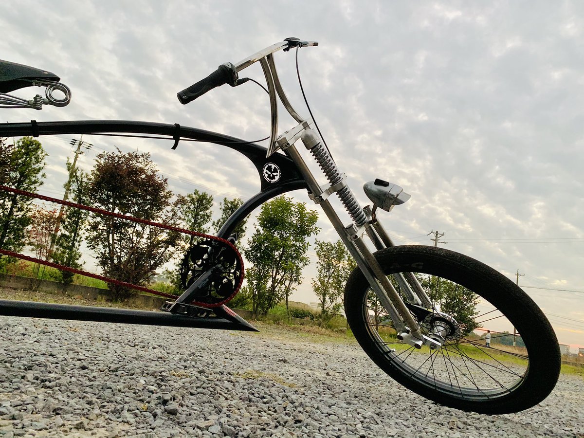romesama_'s tweet photo. " Ruff Cycles Smyinz "
ロボハンから少しながめのアタックバーハンドルに変更♪
シフトケーブルがギリギリになったけど、いい感じのハンドルだ😍

#RuffCycles
#CustomBicycle
#CustomCruiser
#StretchCruiser
#ビーチクルーザー https://t.co/xDlfKXK0R5