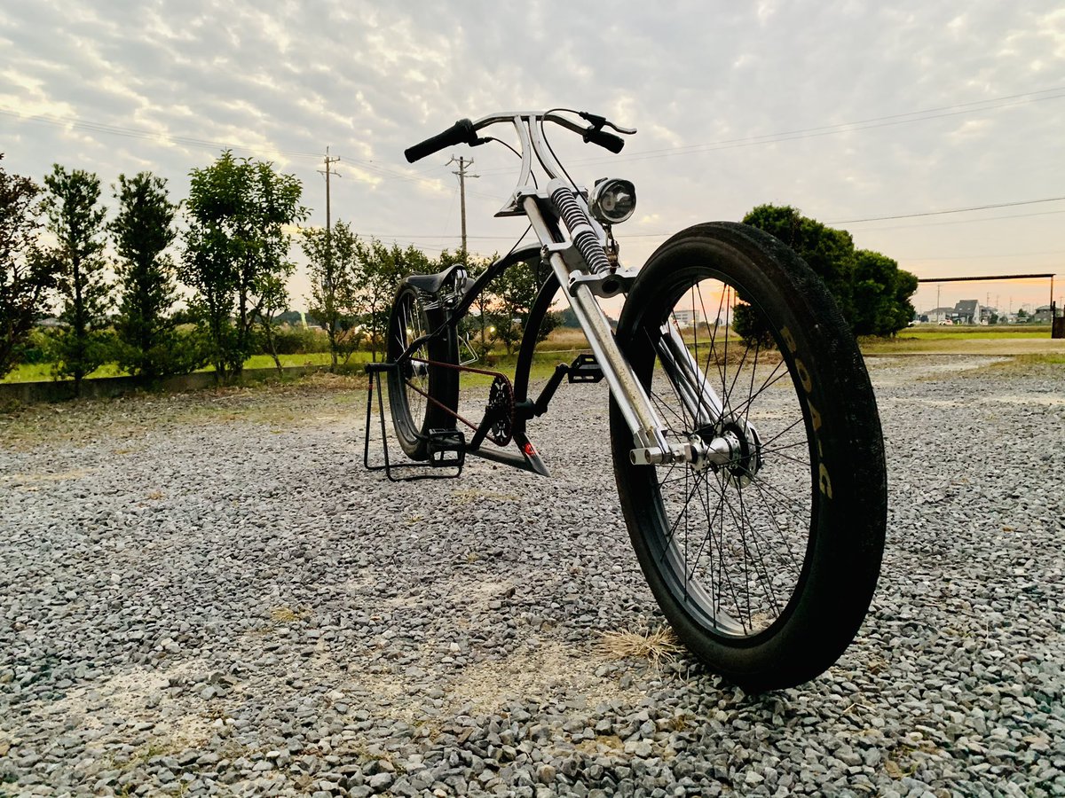 romesama_'s tweet photo. " Ruff Cycles Smyinz "
ロボハンから少しながめのアタックバーハンドルに変更♪
シフトケーブルがギリギリになったけど、いい感じのハンドルだ😍

#RuffCycles
#CustomBicycle
#CustomCruiser
#StretchCruiser
#ビーチクルーザー https://t.co/xDlfKXK0R5